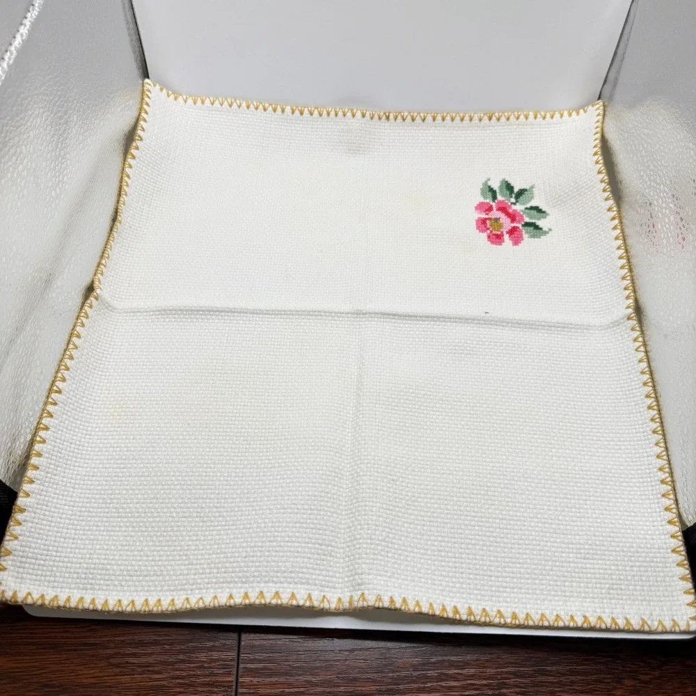 Vtg Set of‎ 6 Embroidered Floral Napkins White Gold Trim Tablecloth Cross Stitch